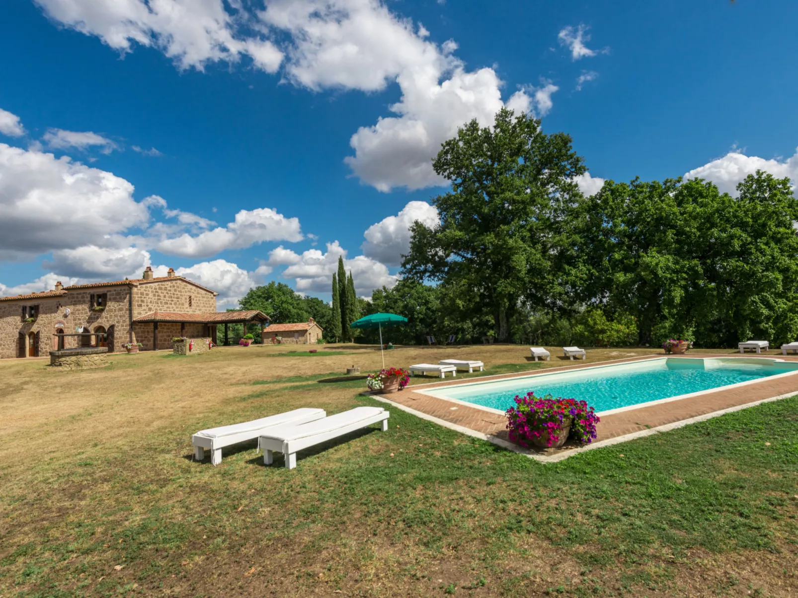 Casale Poggio Lupinaio-Outside
