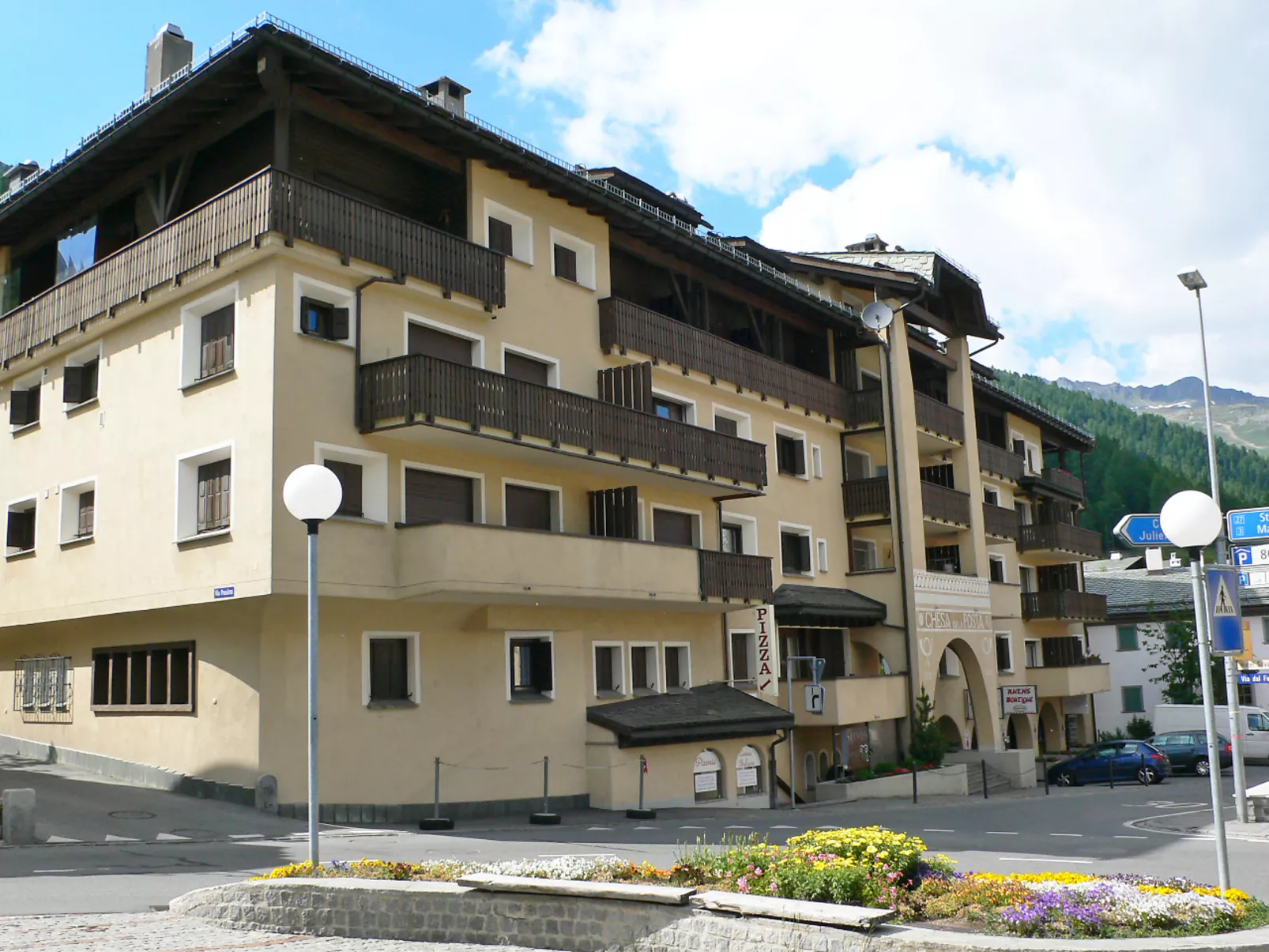 Apt.31-Outside