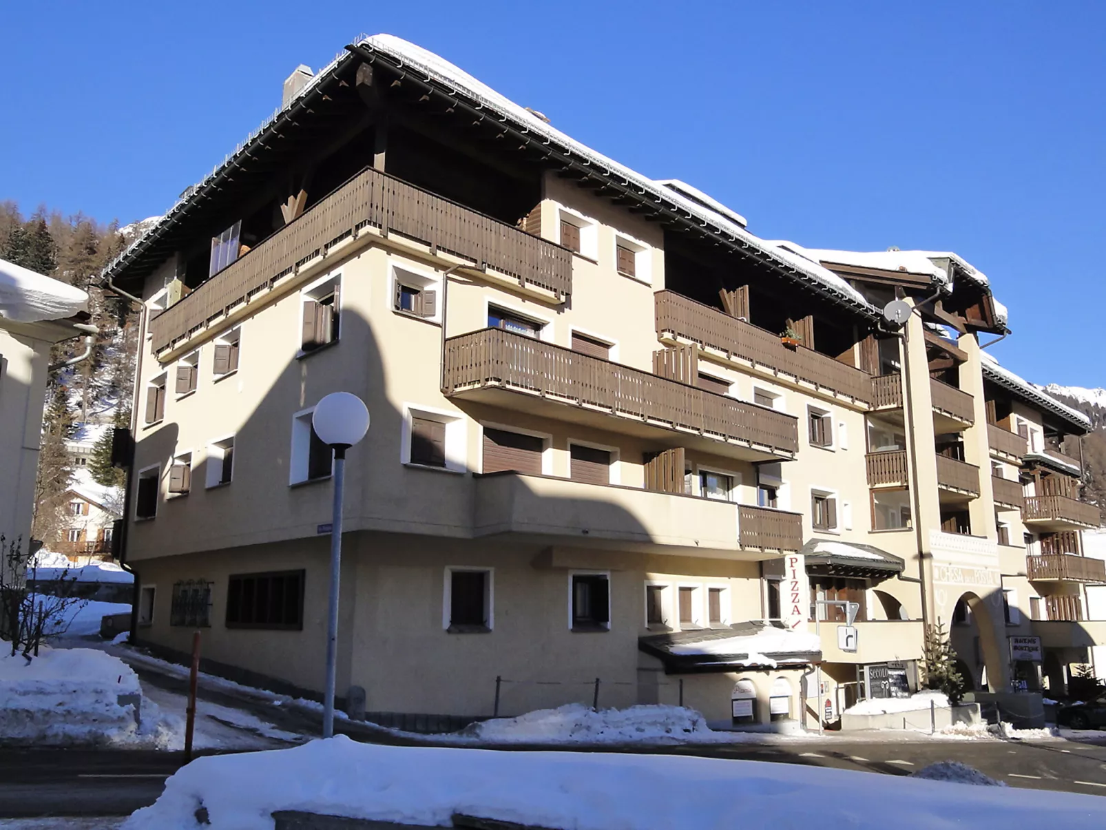 Apt.31-Outside