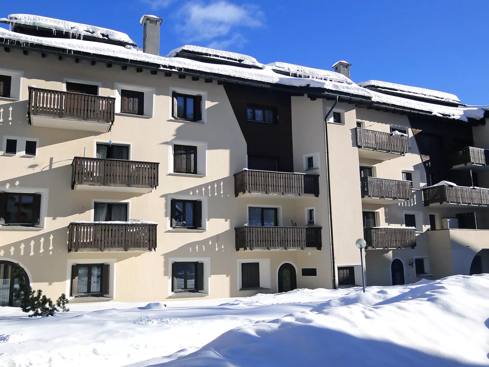 Apt.17-Outside