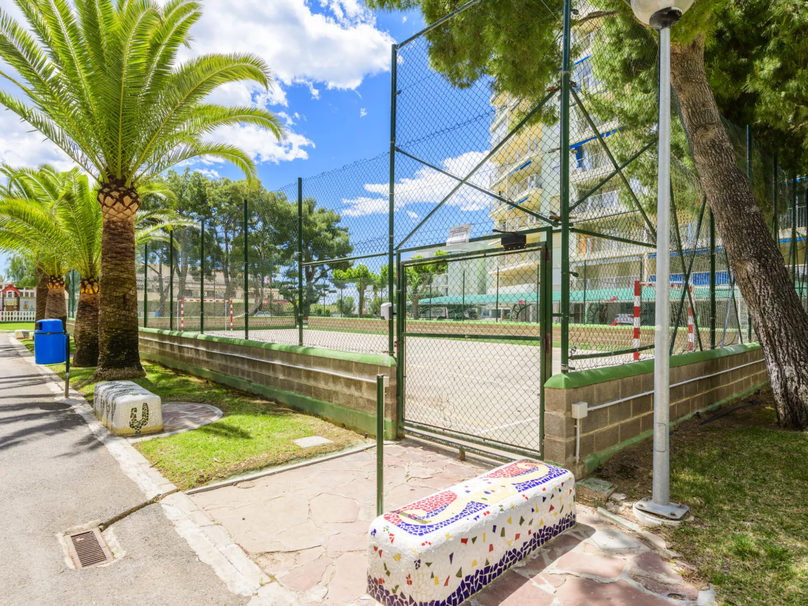Oromar-Outside