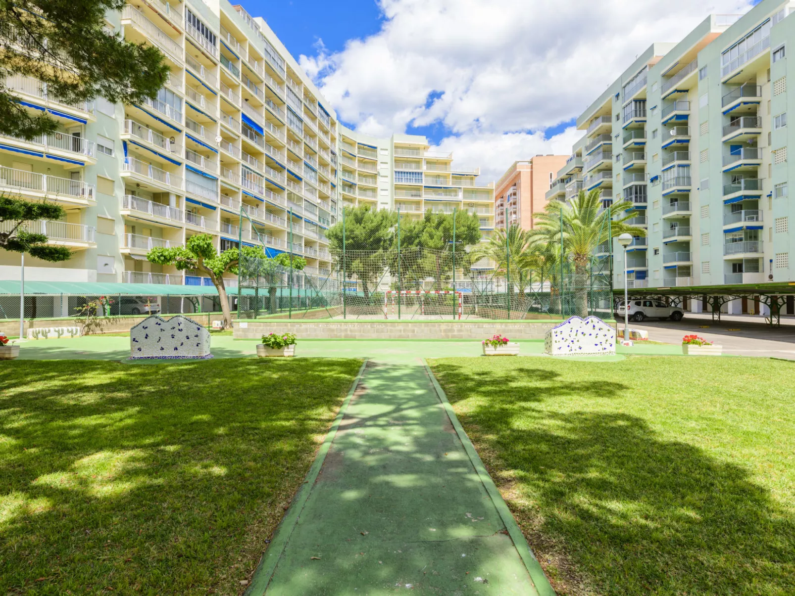 Oromar-Outside