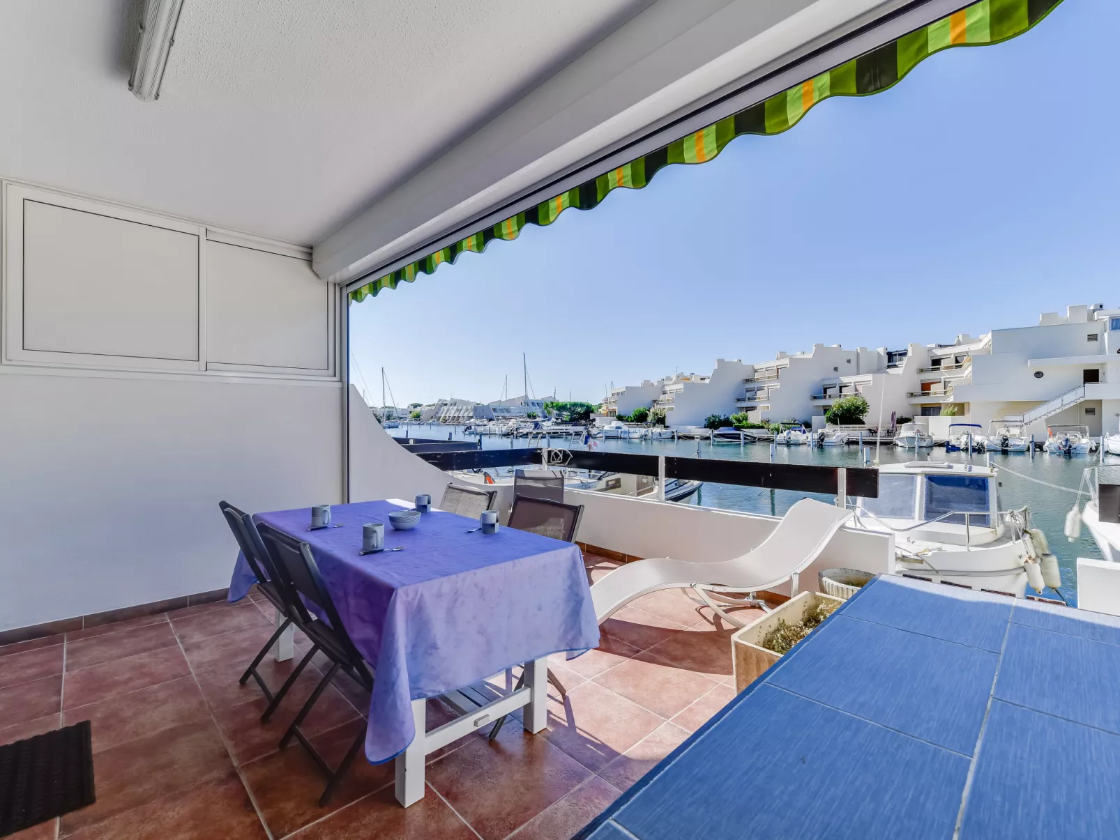 Les Marinas de la Plage I-Outside
