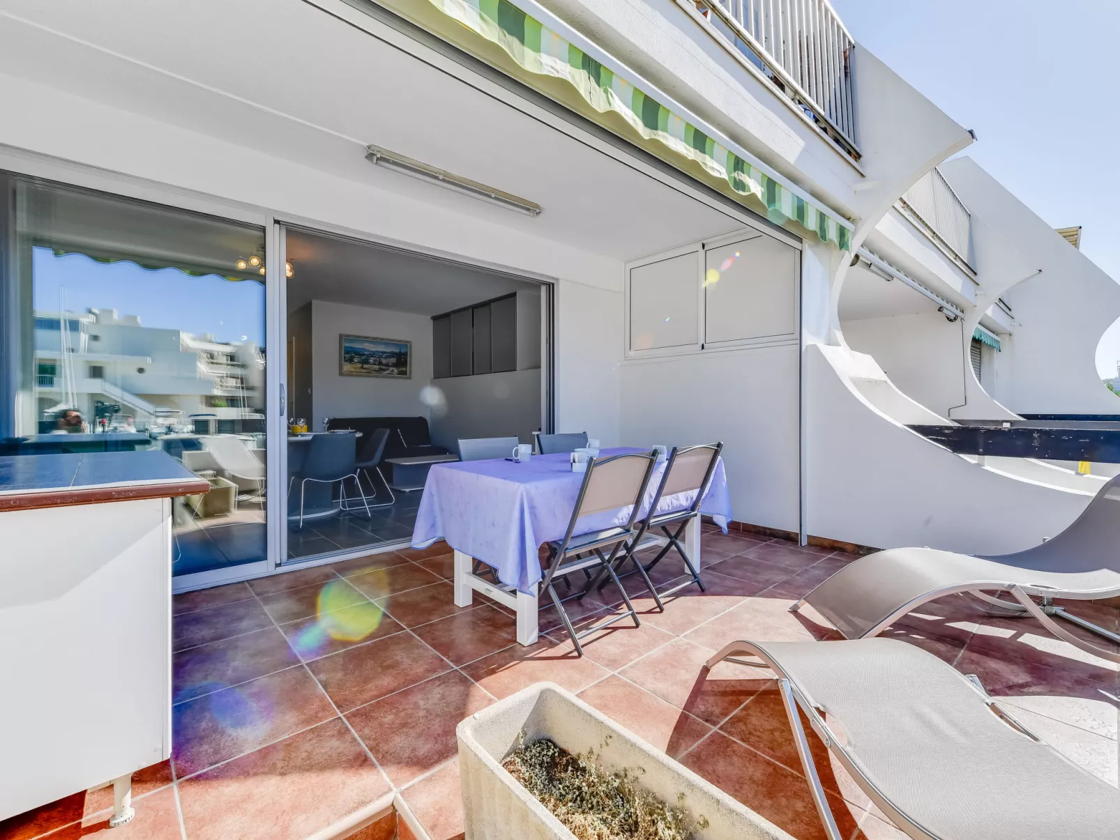 Les Marinas de la Plage I-Outside