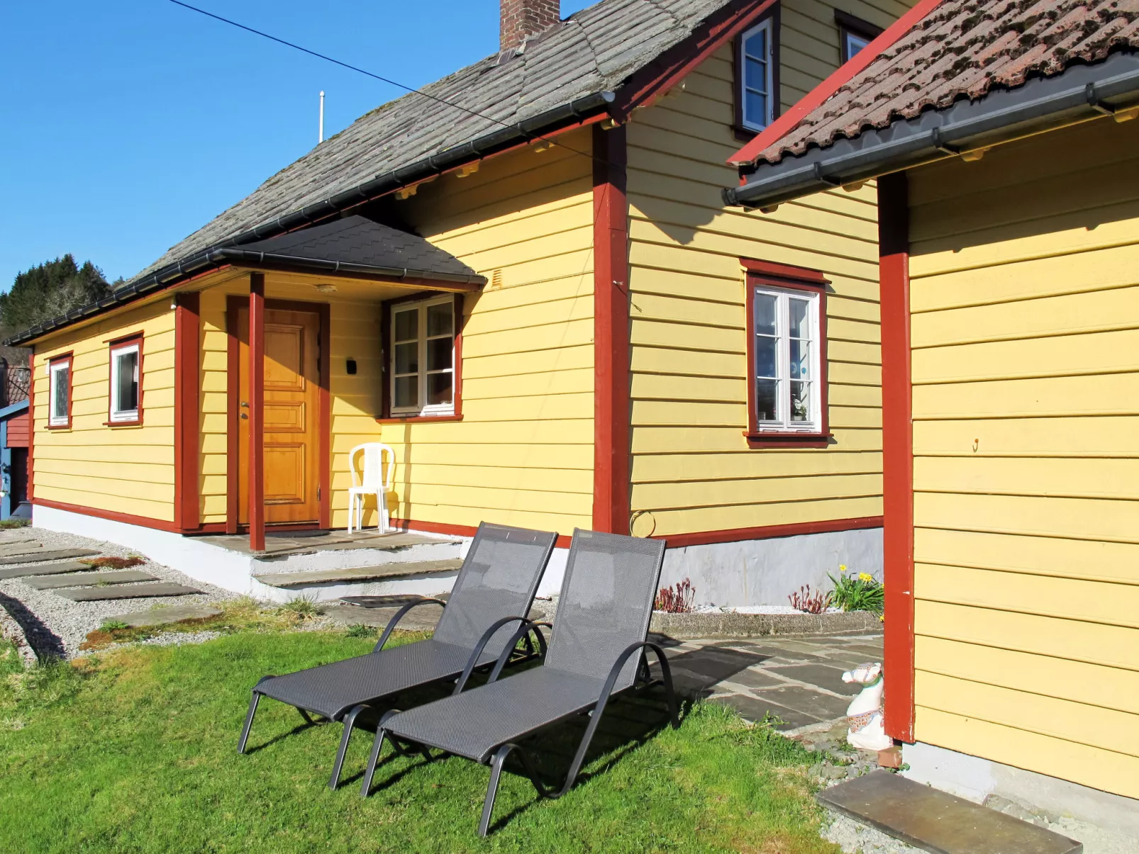 Gulehuset-Outside