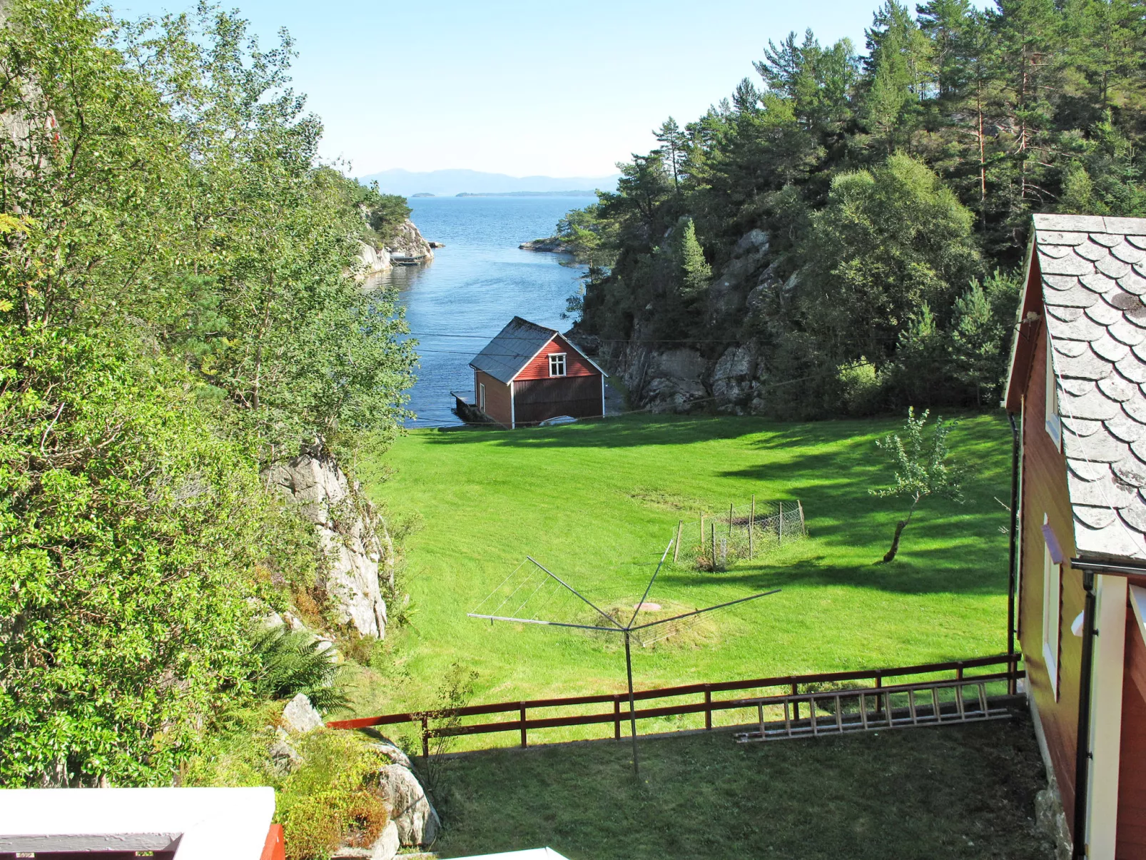 Laksevågen-Outside