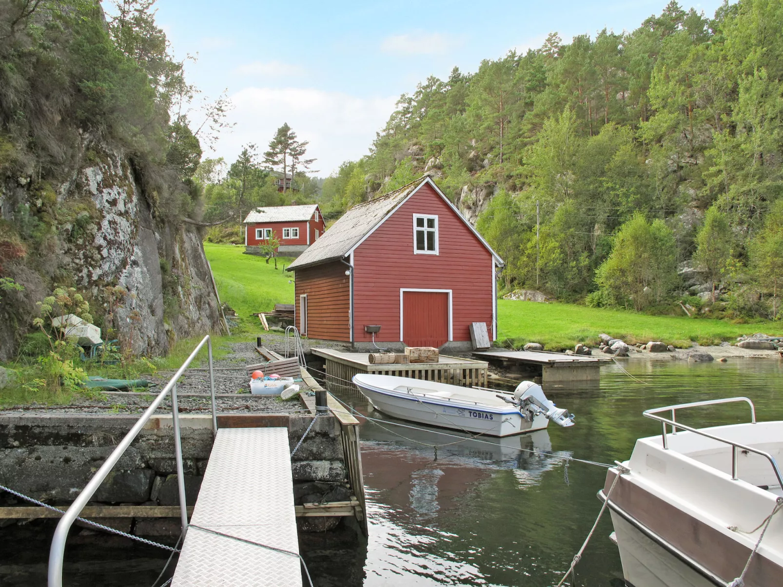 Laksevågen-Outside
