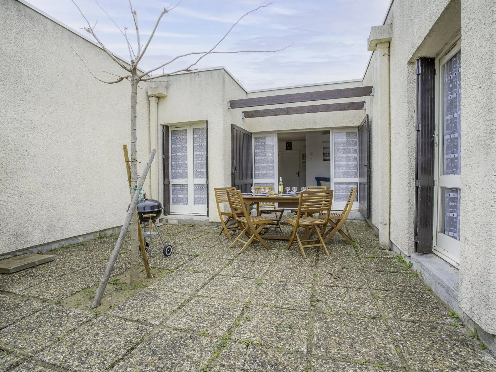 Grau Village-Outside