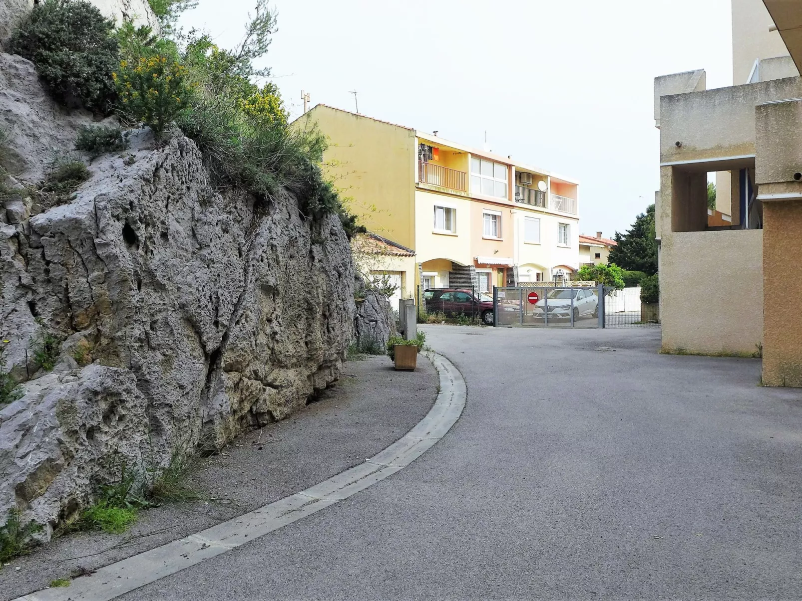 Les Exals-Outside