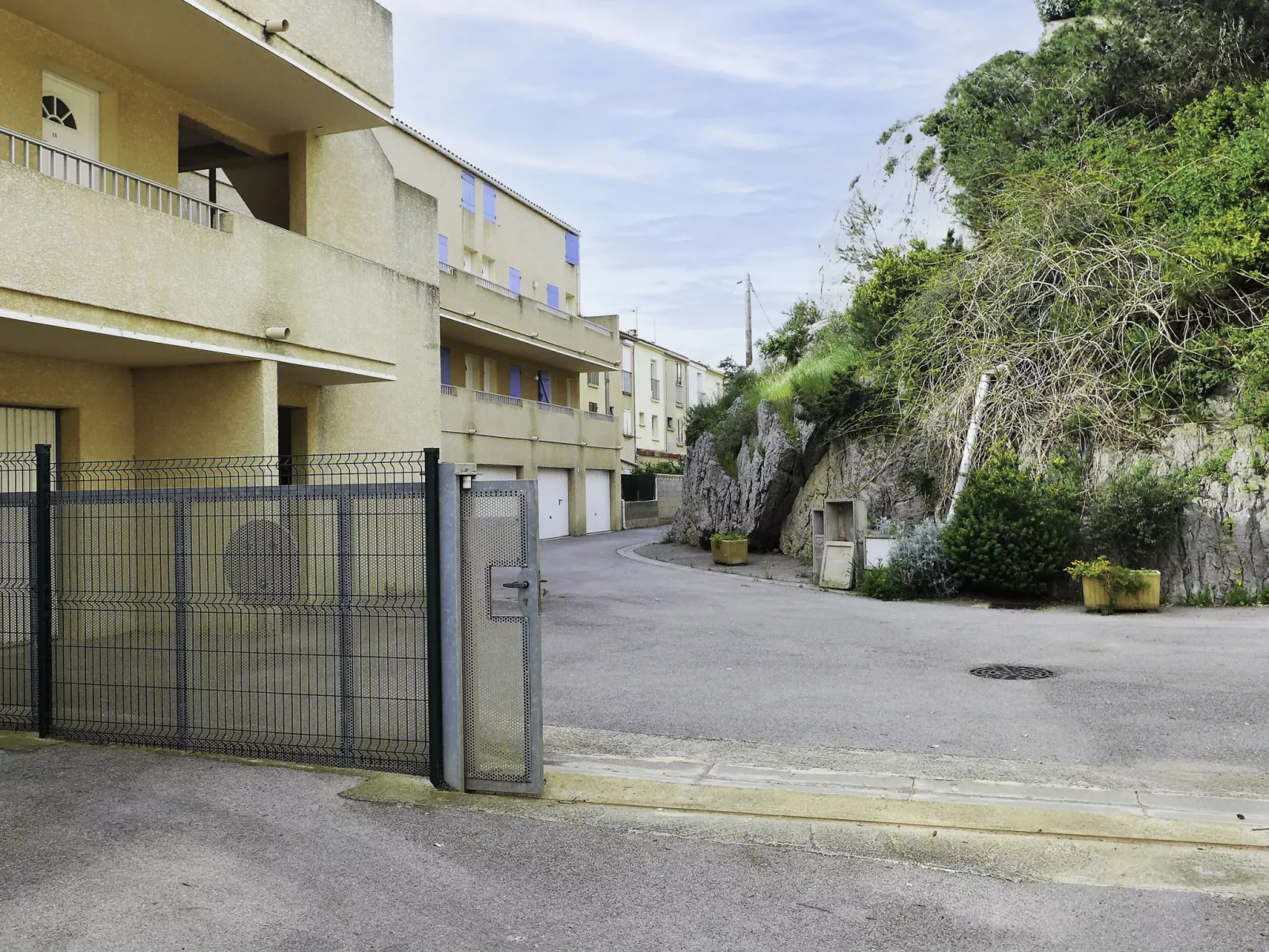 Les Exals-Outside