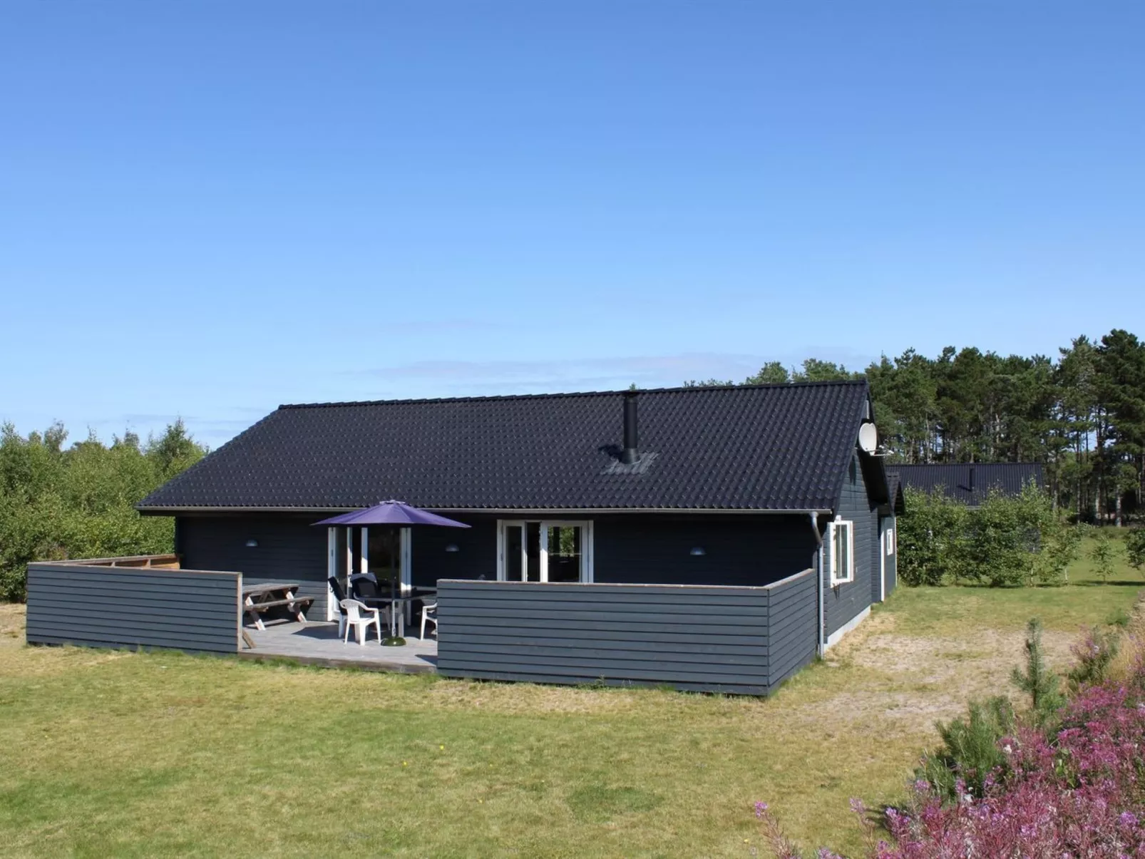 "Ellie" - 300m from the sea-Outside