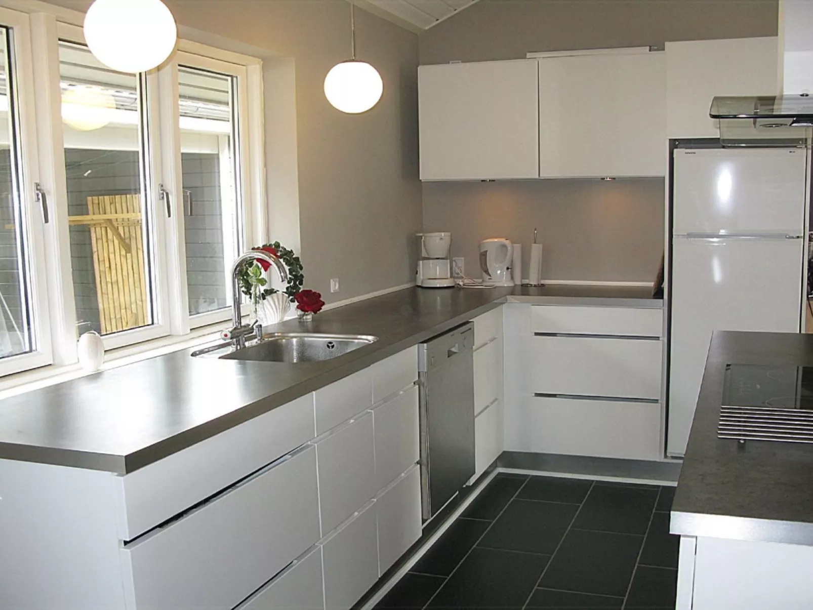 "Ellie" - 300m from the sea-Inside
