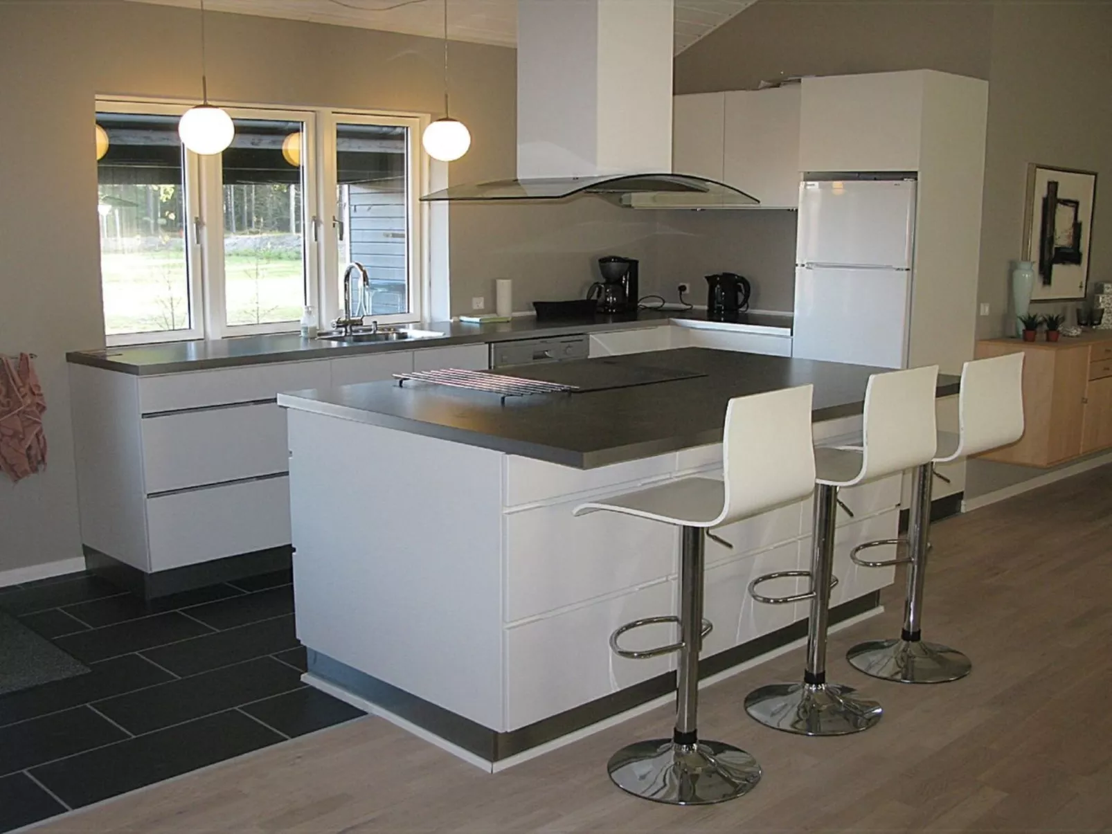 "Ellie" - 300m from the sea-Inside