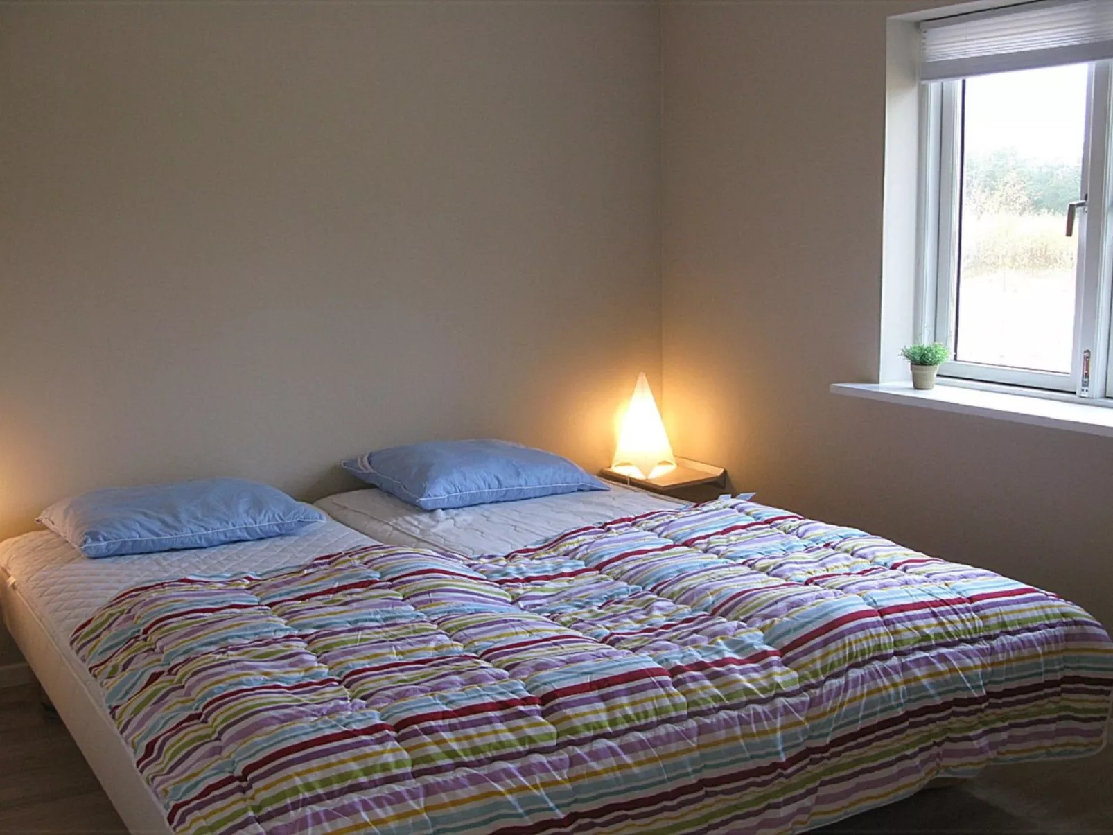 "Ellie" - 300m from the sea-Inside