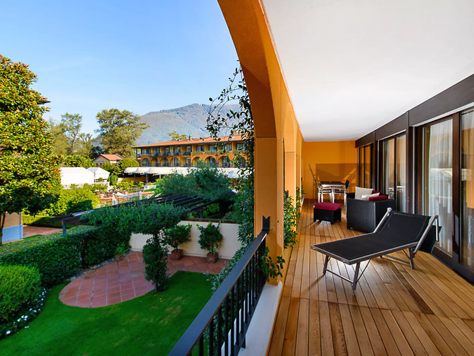 Giardino-Outside
