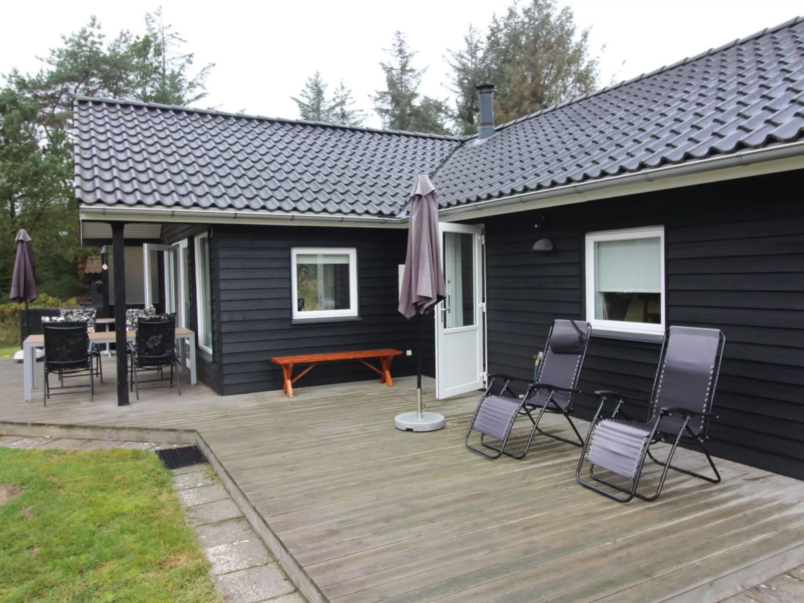 "Swen" - 1.3km from the sea-Outside