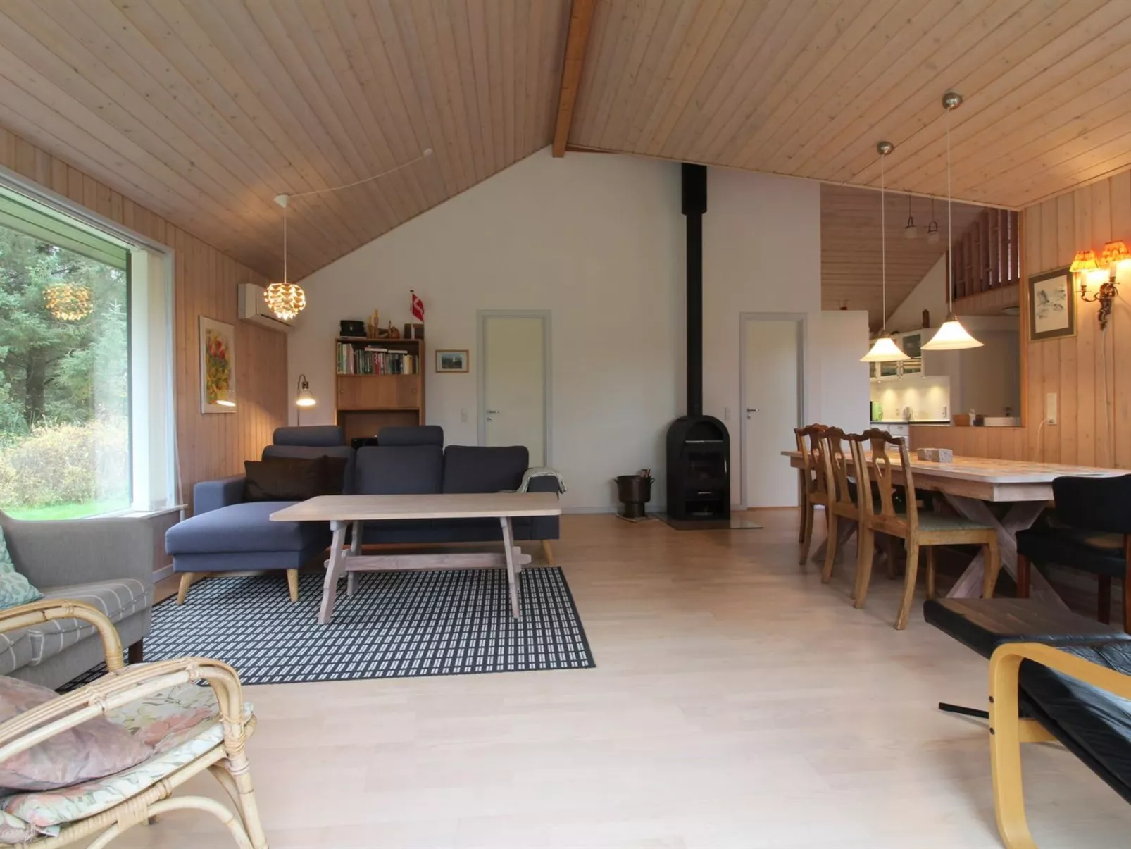 "Swen" - 1.3km from the sea-Inside