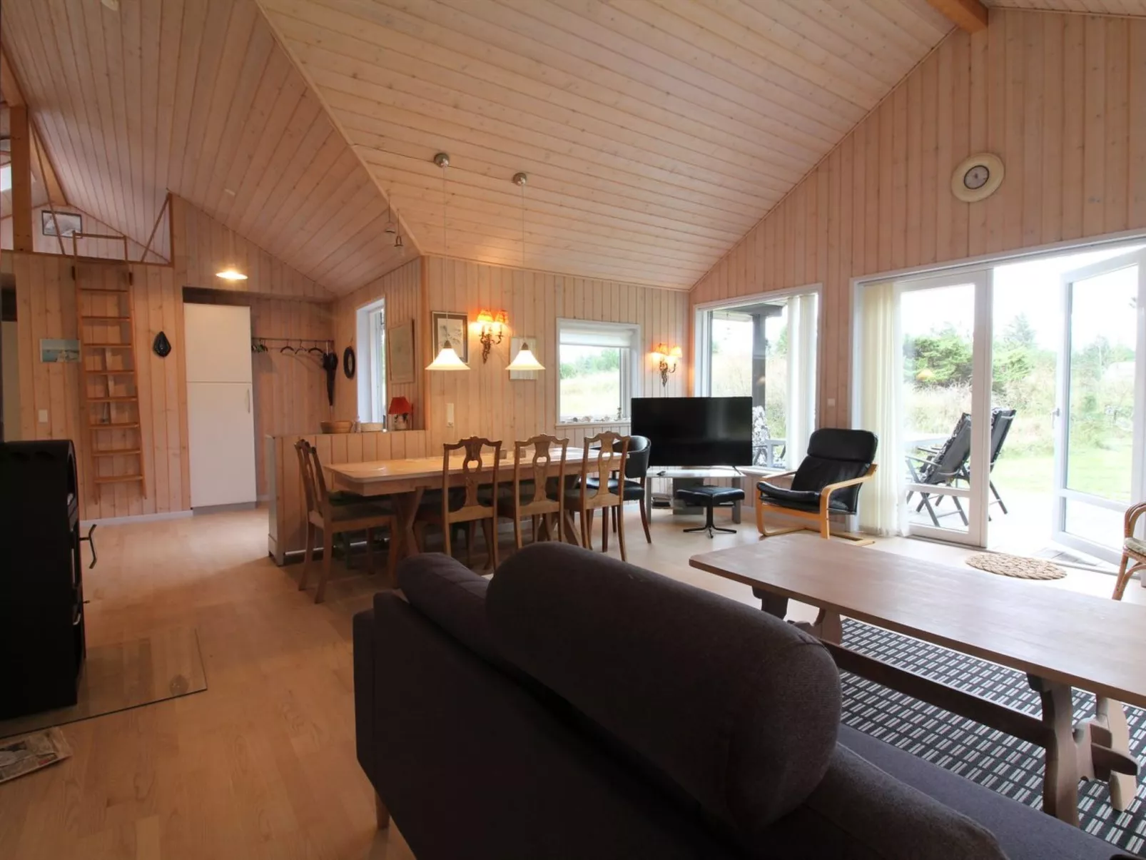 "Swen" - 1.3km from the sea-Inside