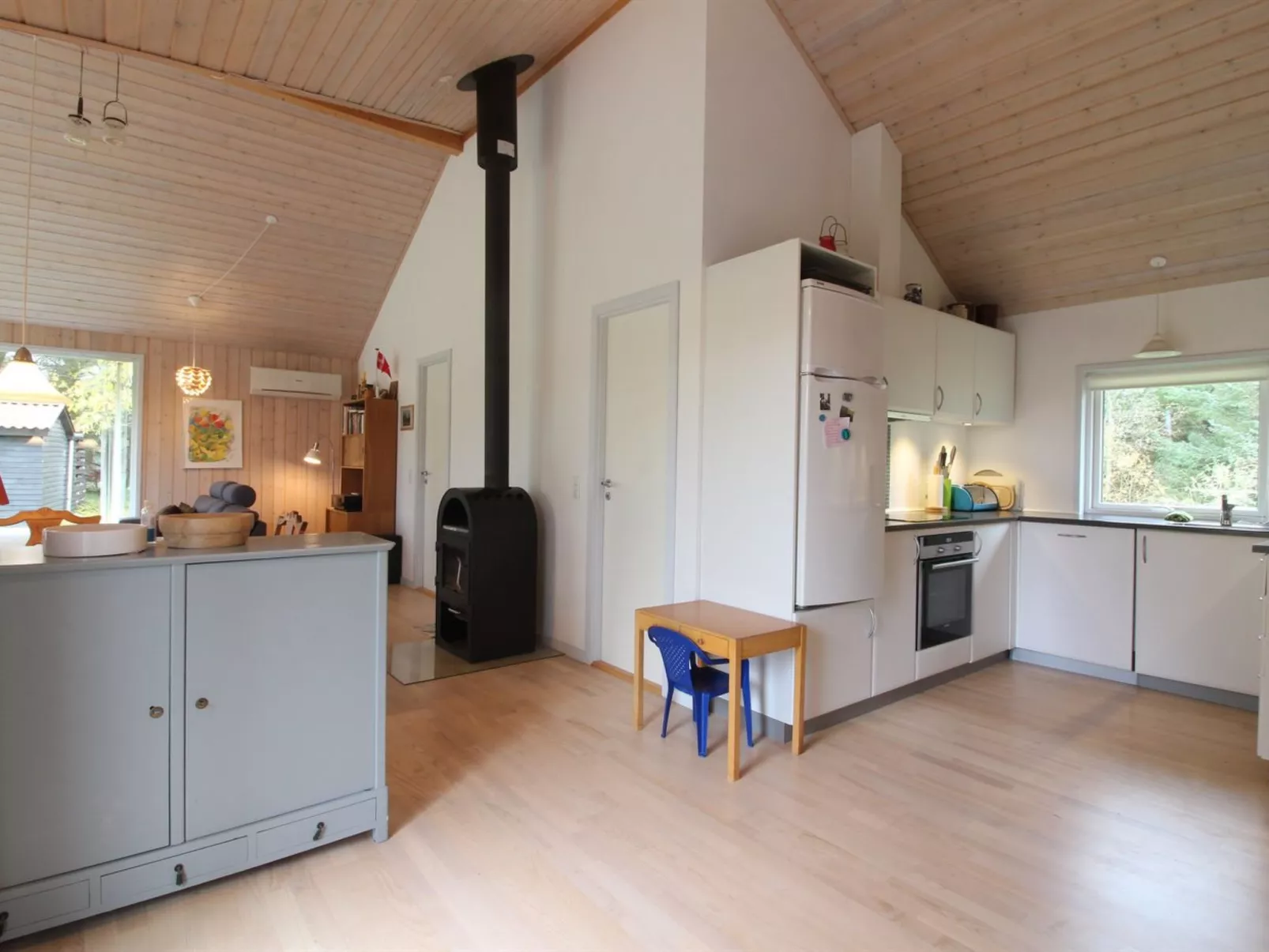 "Swen" - 1.3km from the sea-Inside