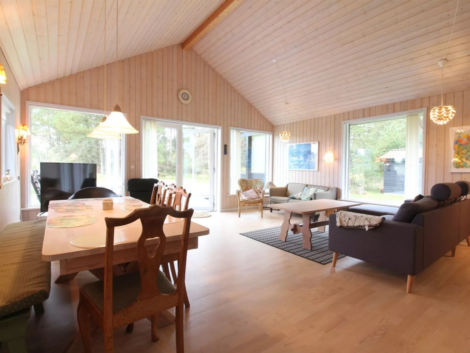 "Swen" - 1.3km from the sea-Inside