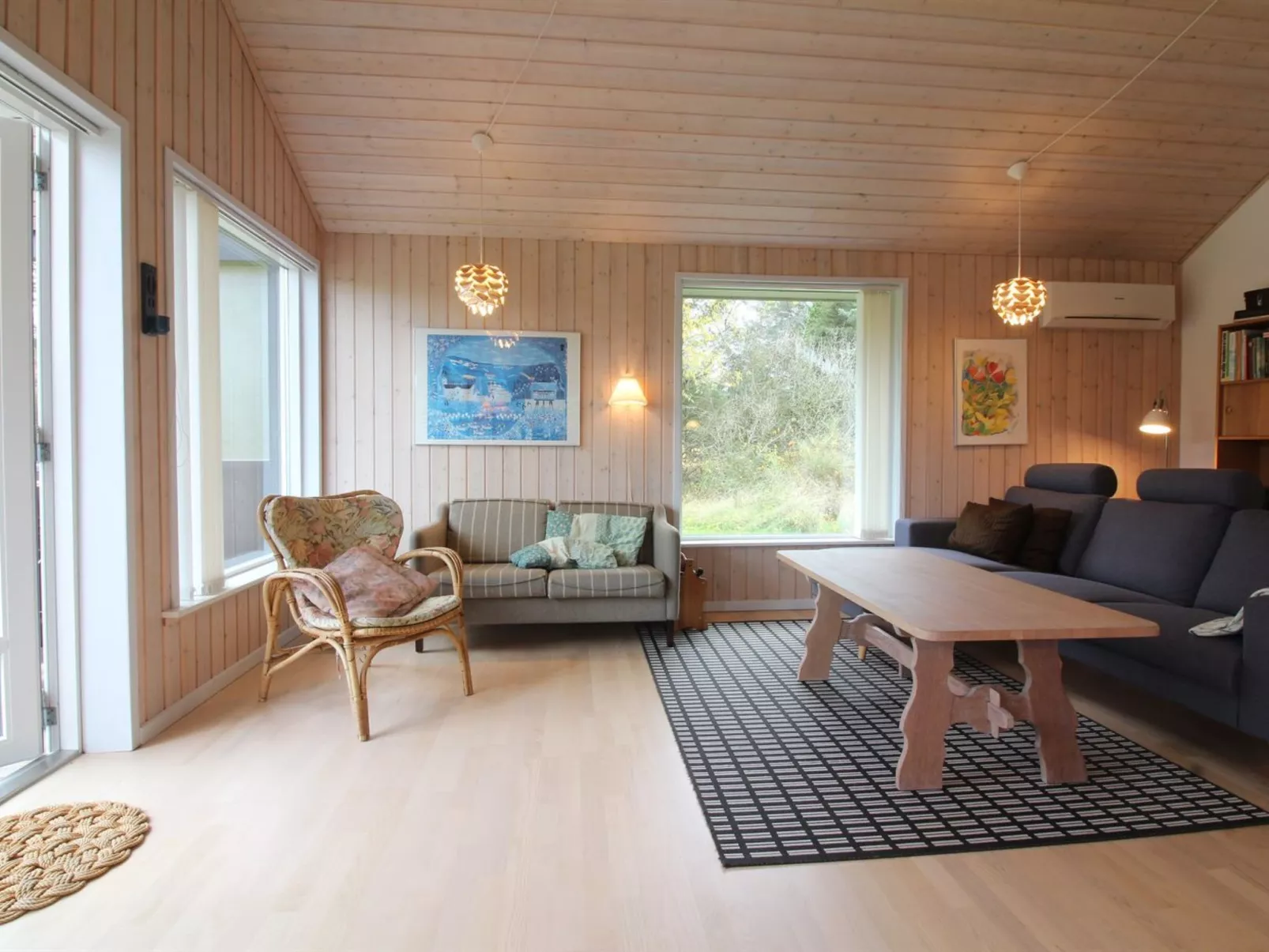 "Swen" - 1.3km from the sea-Inside