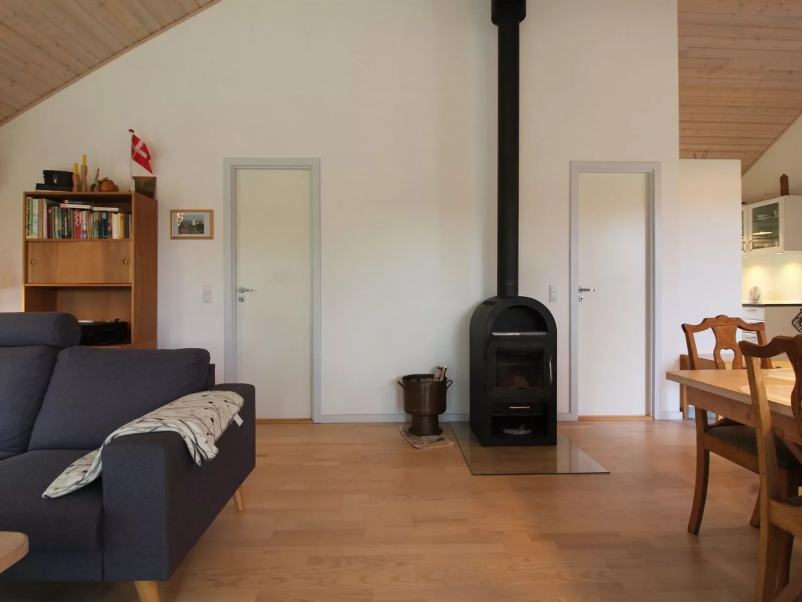 "Swen" - 1.3km from the sea-Inside