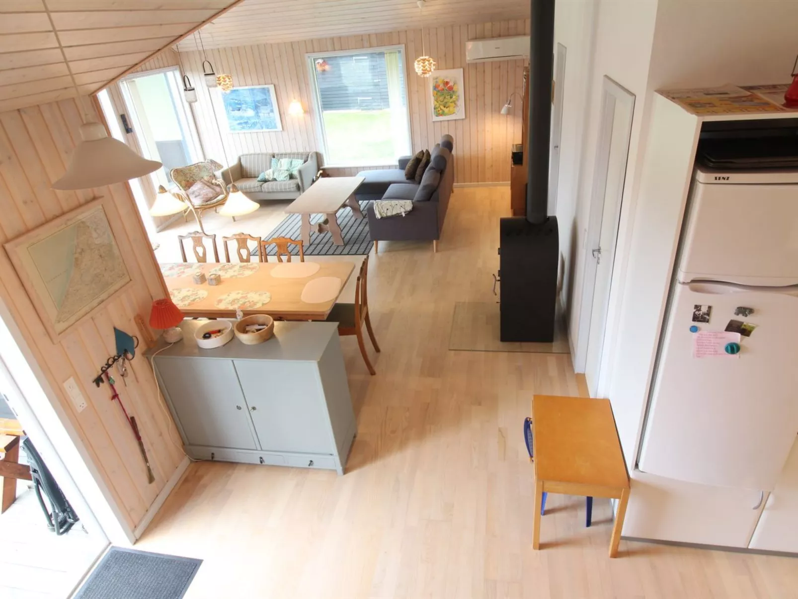 "Swen" - 1.3km from the sea-Inside