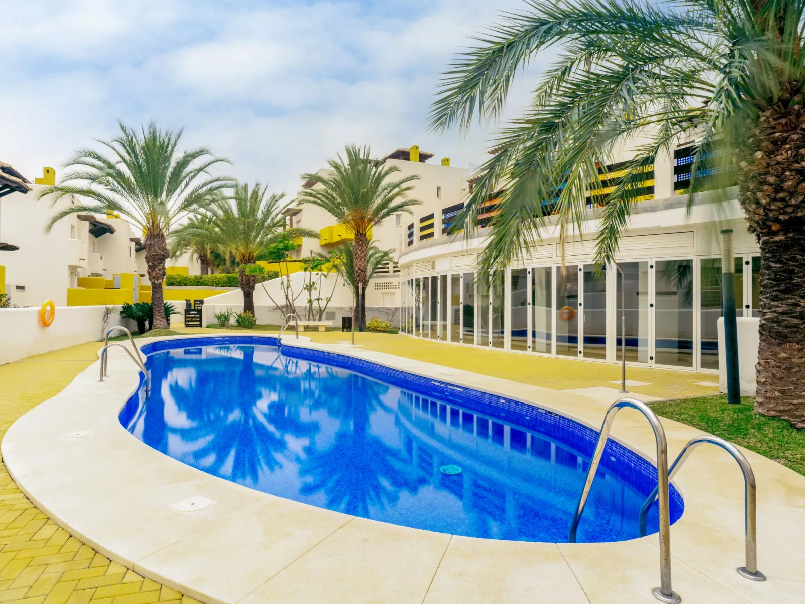 Lomas del Mar V-Outside