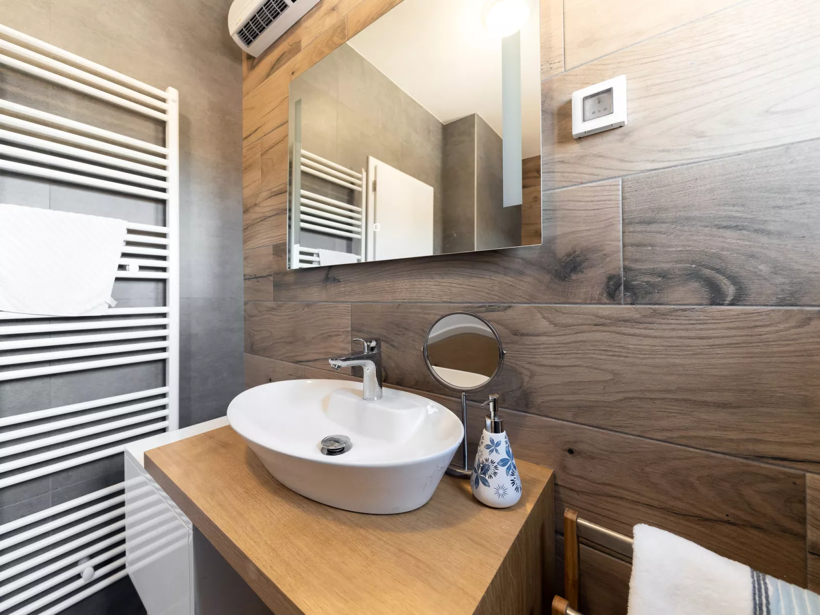 Sea Front Villa Lucija-Inside