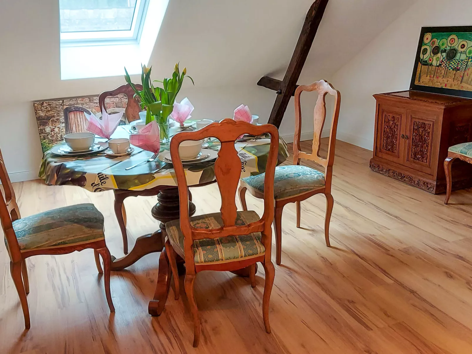 Lounge an der Kirche-Inside