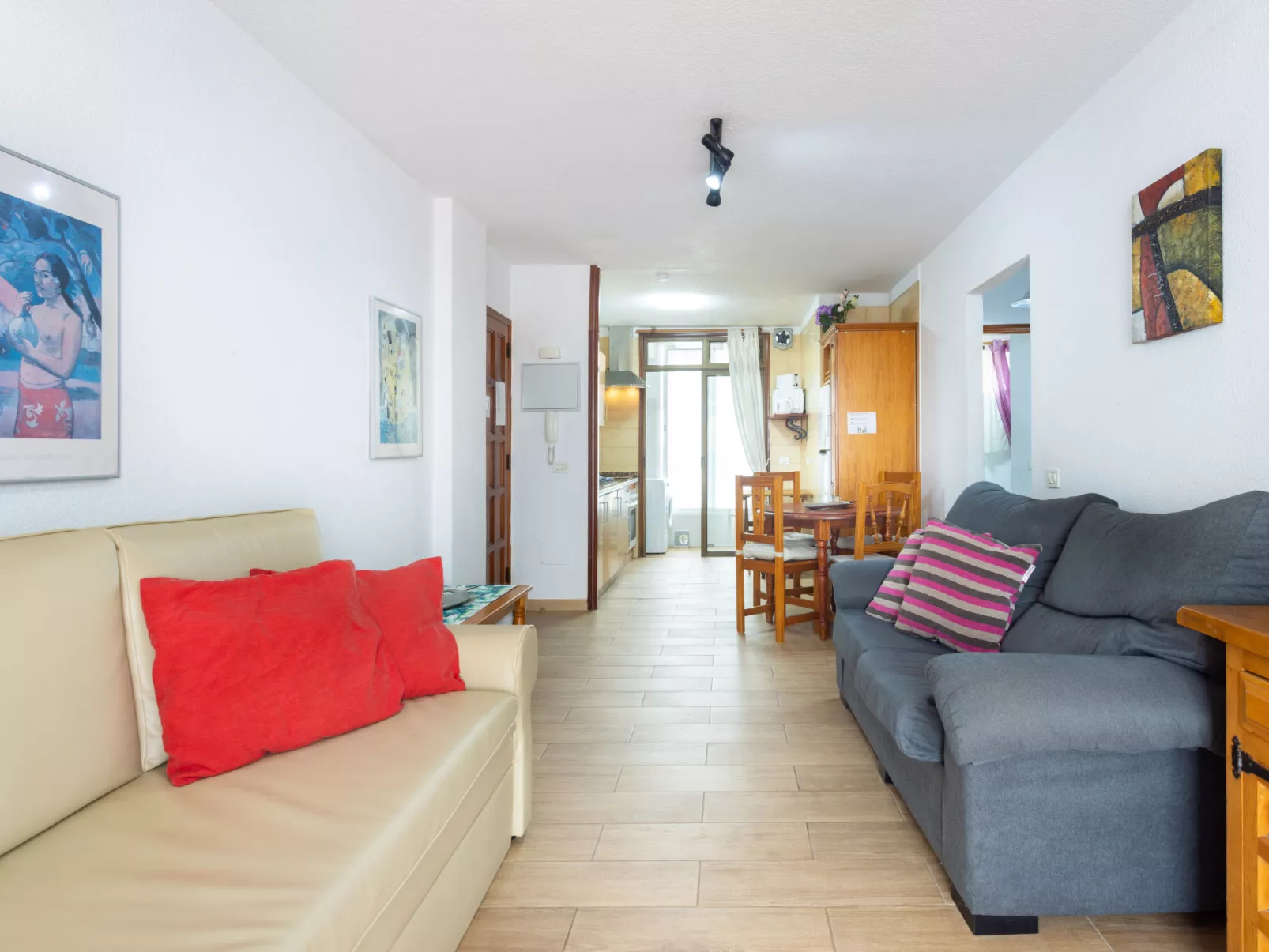 Comfy Altemar-Drinnen