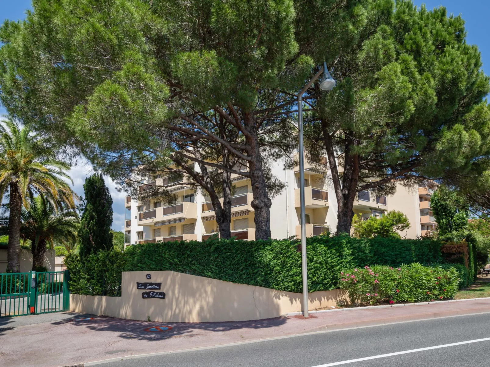 Les Jardins de Phebus-Outside