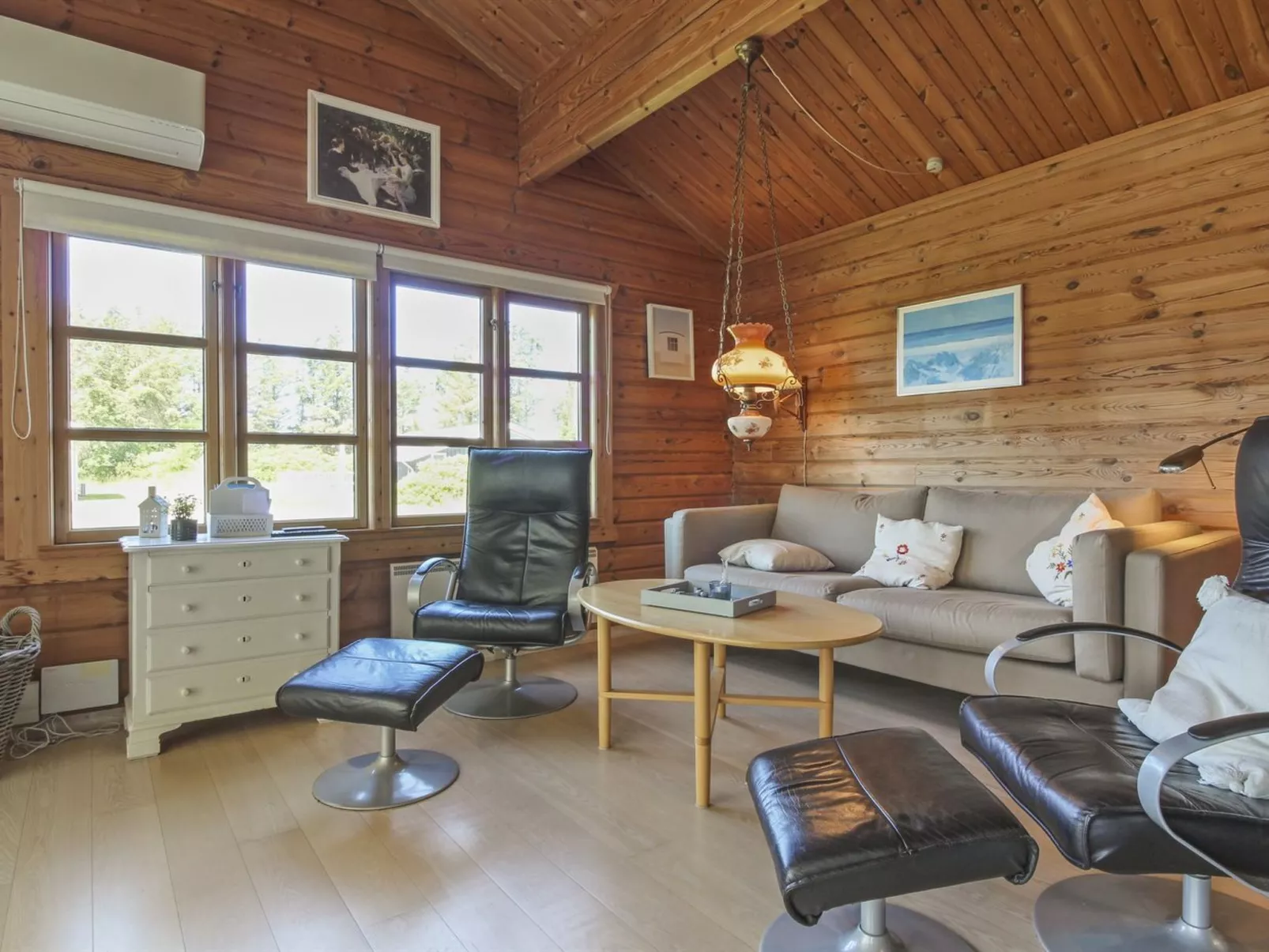 "Awarth" - 500m from the sea-Inside