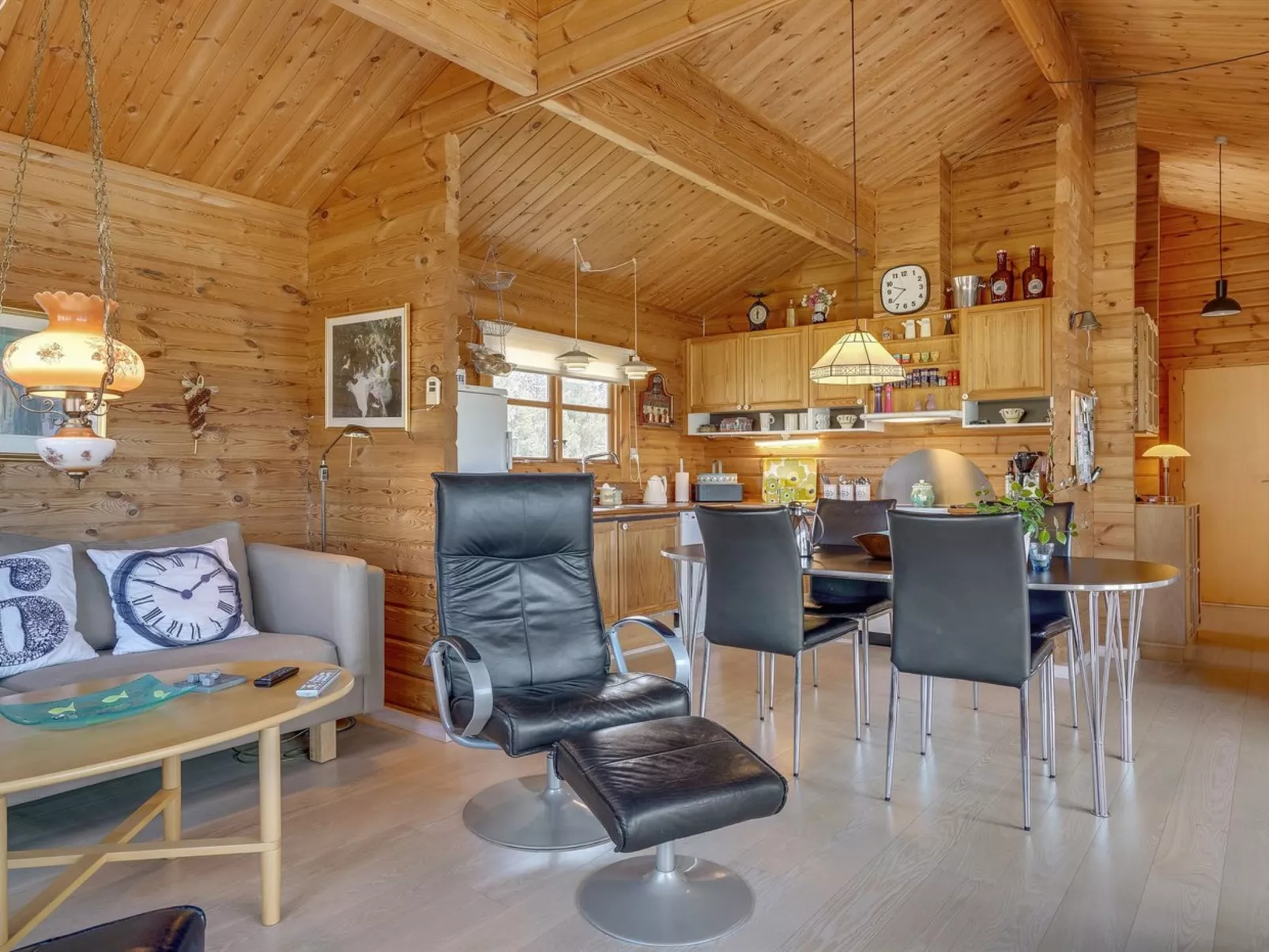 "Awarth" - 500m from the sea-Inside