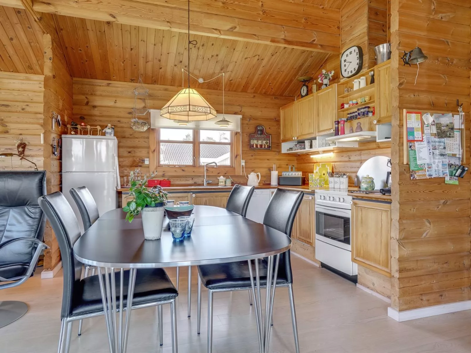 "Awarth" - 500m from the sea-Inside