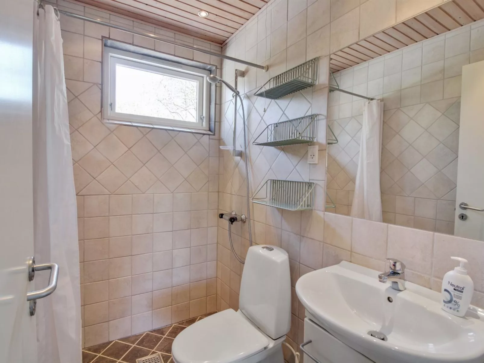 "Peadda" - 150m from the sea-Inside
