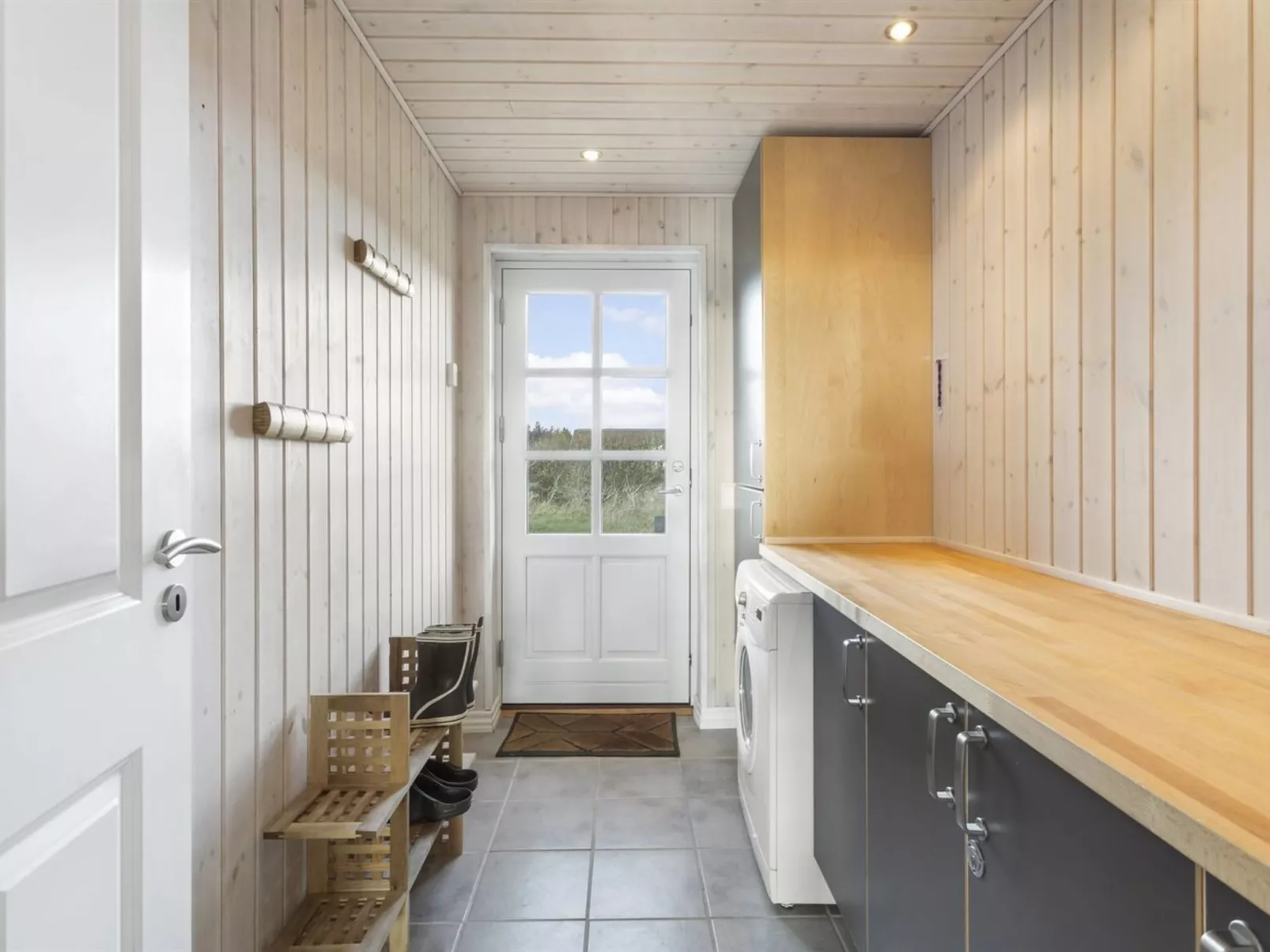 "Annemie" - 1.8km from the sea-Inside