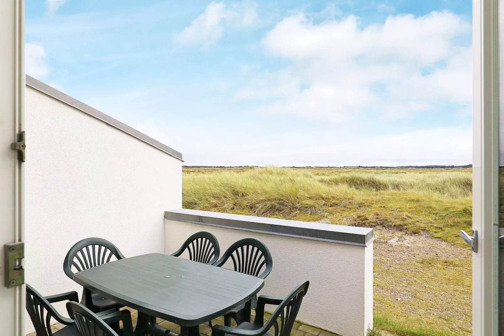 Seaside Serenity in TAYsinge-By Traum-View