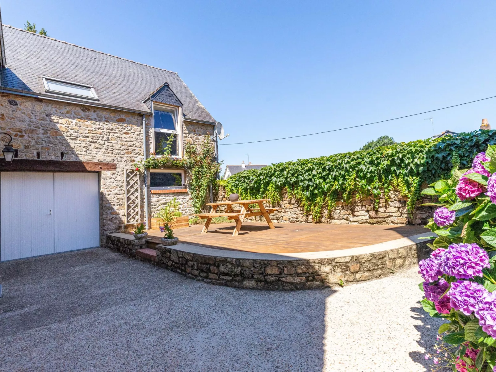 La Maison des Frères (villa + annexe)-Draußen