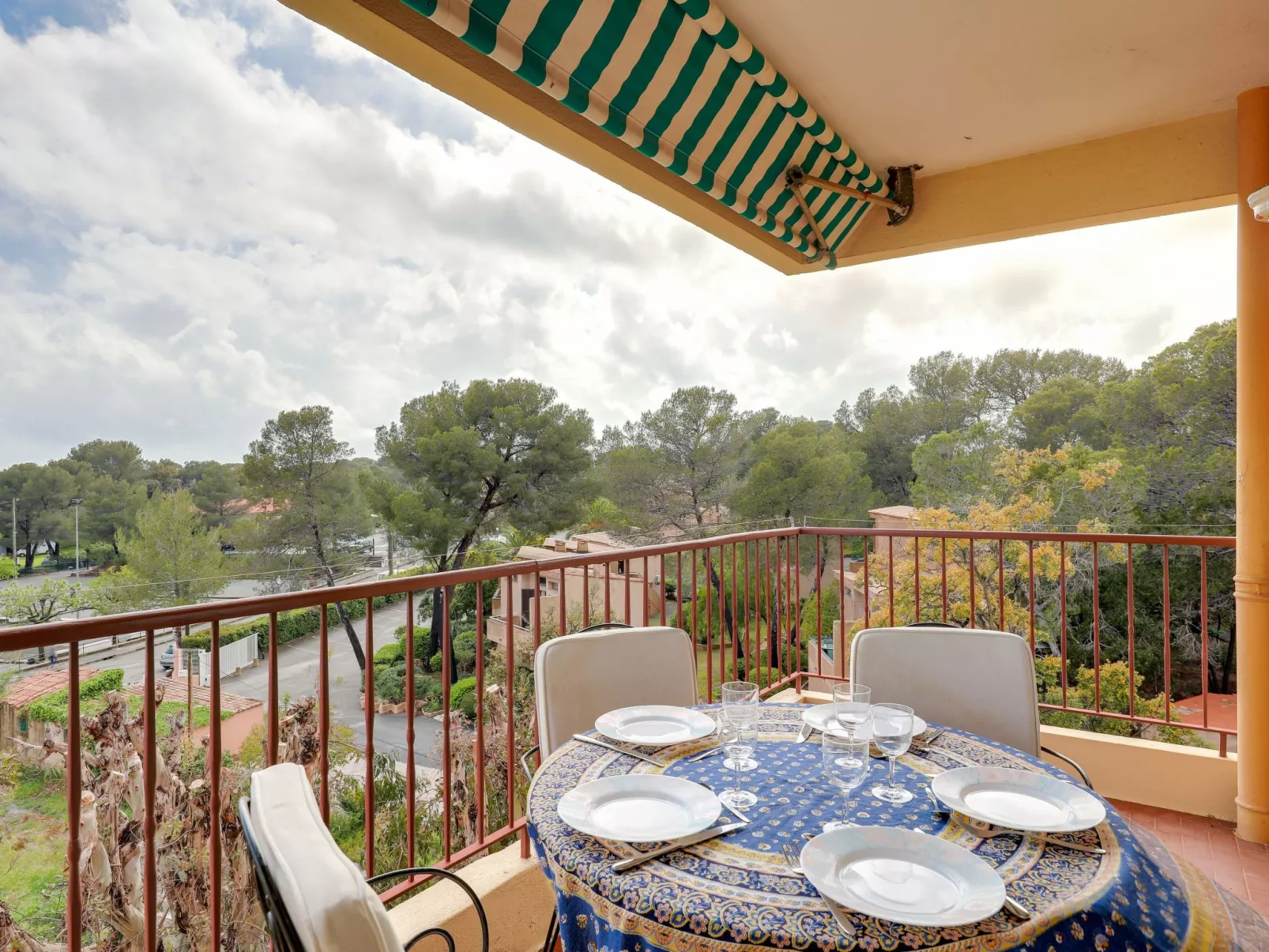 Boulouris Mimosa-Outside