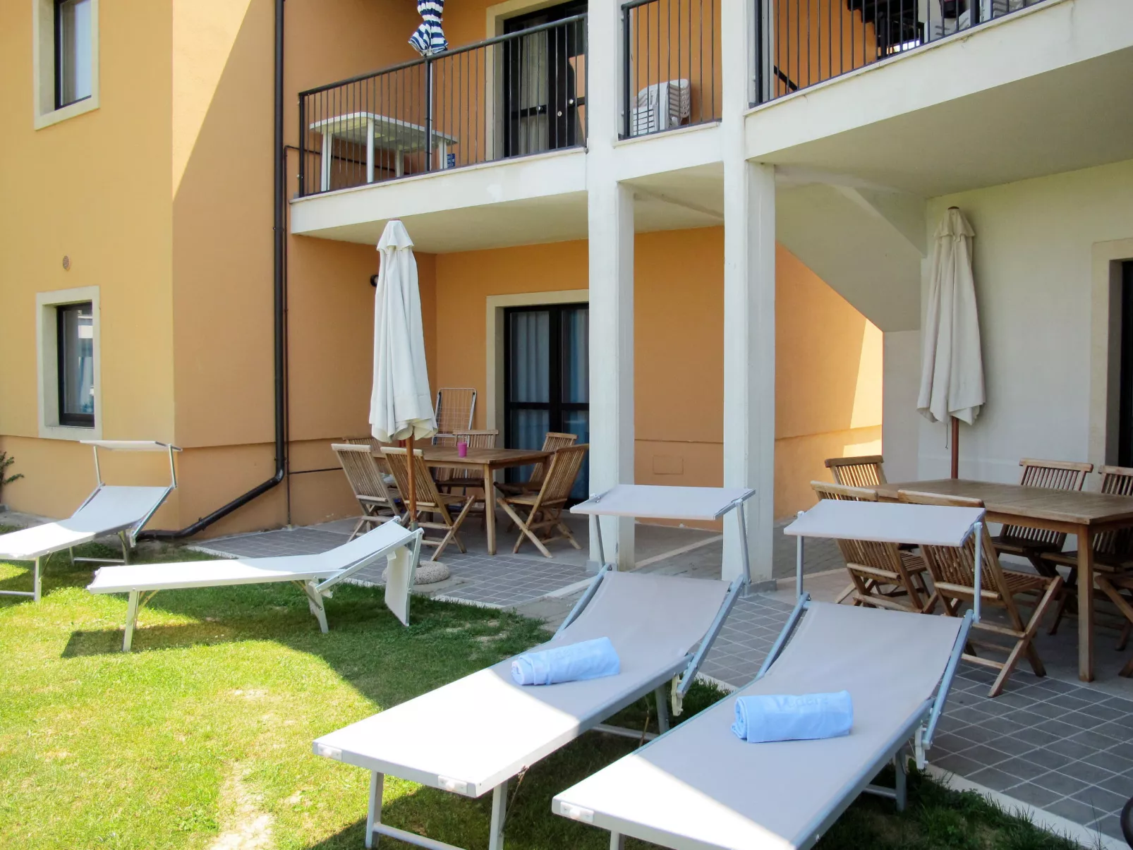 Belvedere Village-Outside