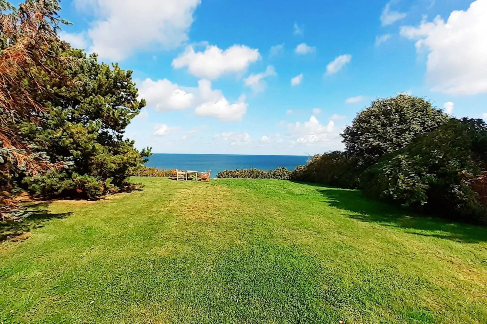 Seaside Serenity in LumsAYs-By Traum-Water view