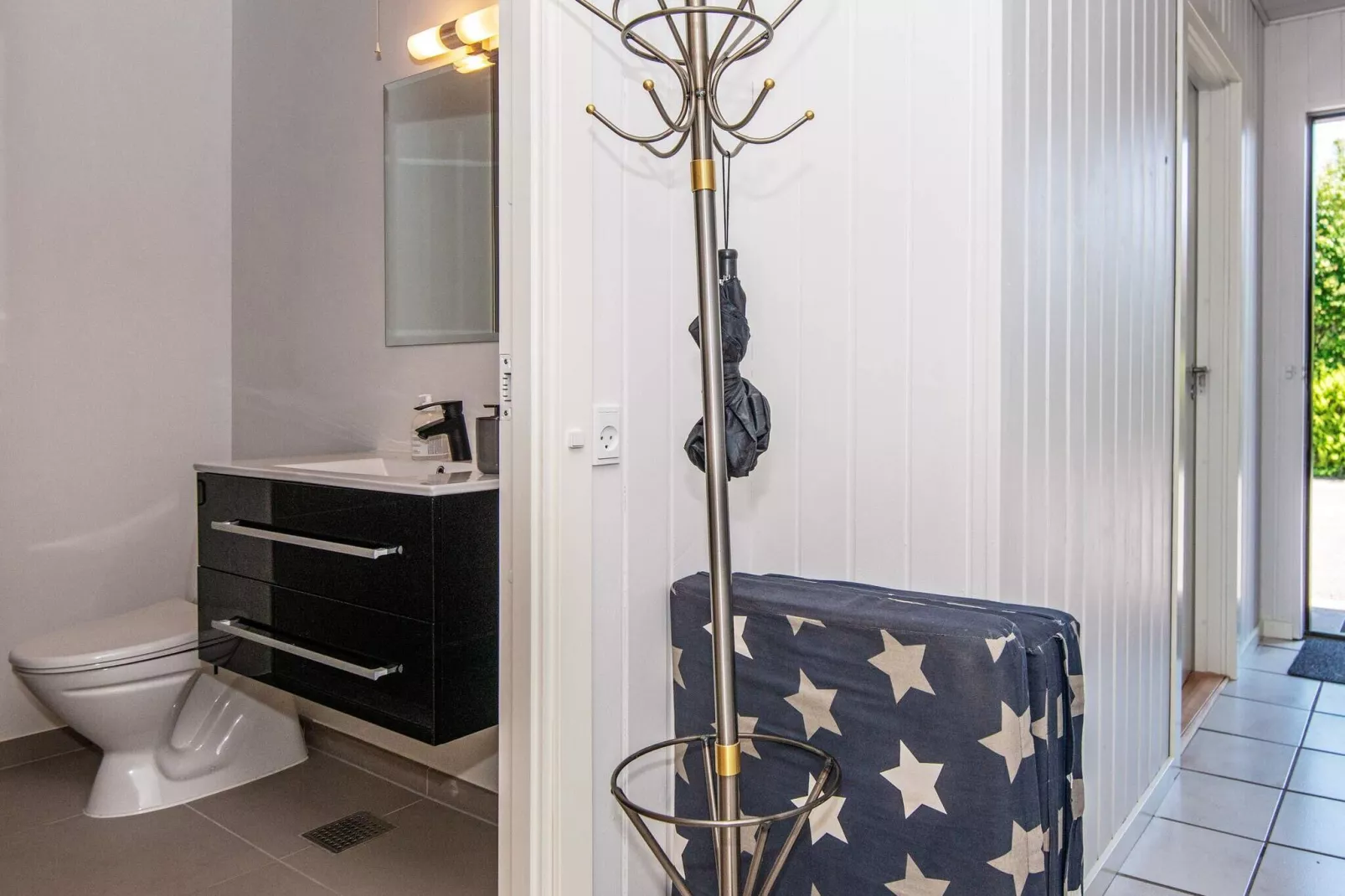 4 person holiday home in Glesborg-Indoor