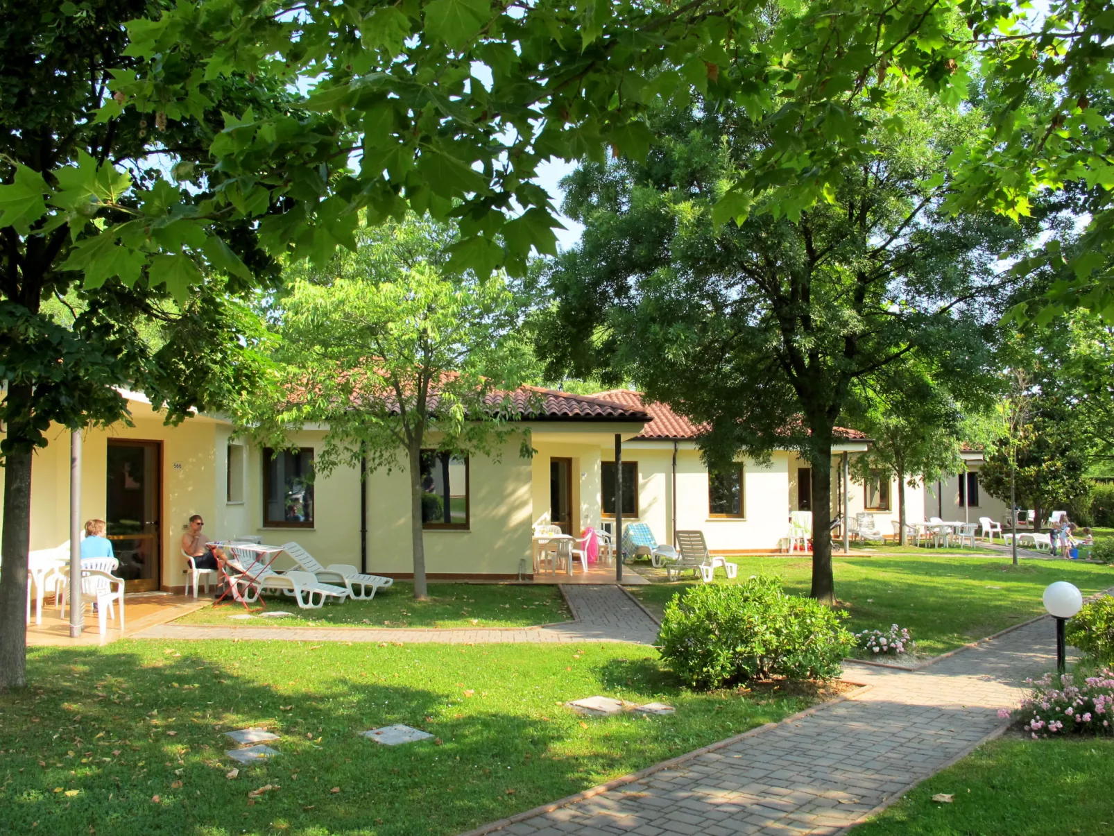 Bella Italia-Outside