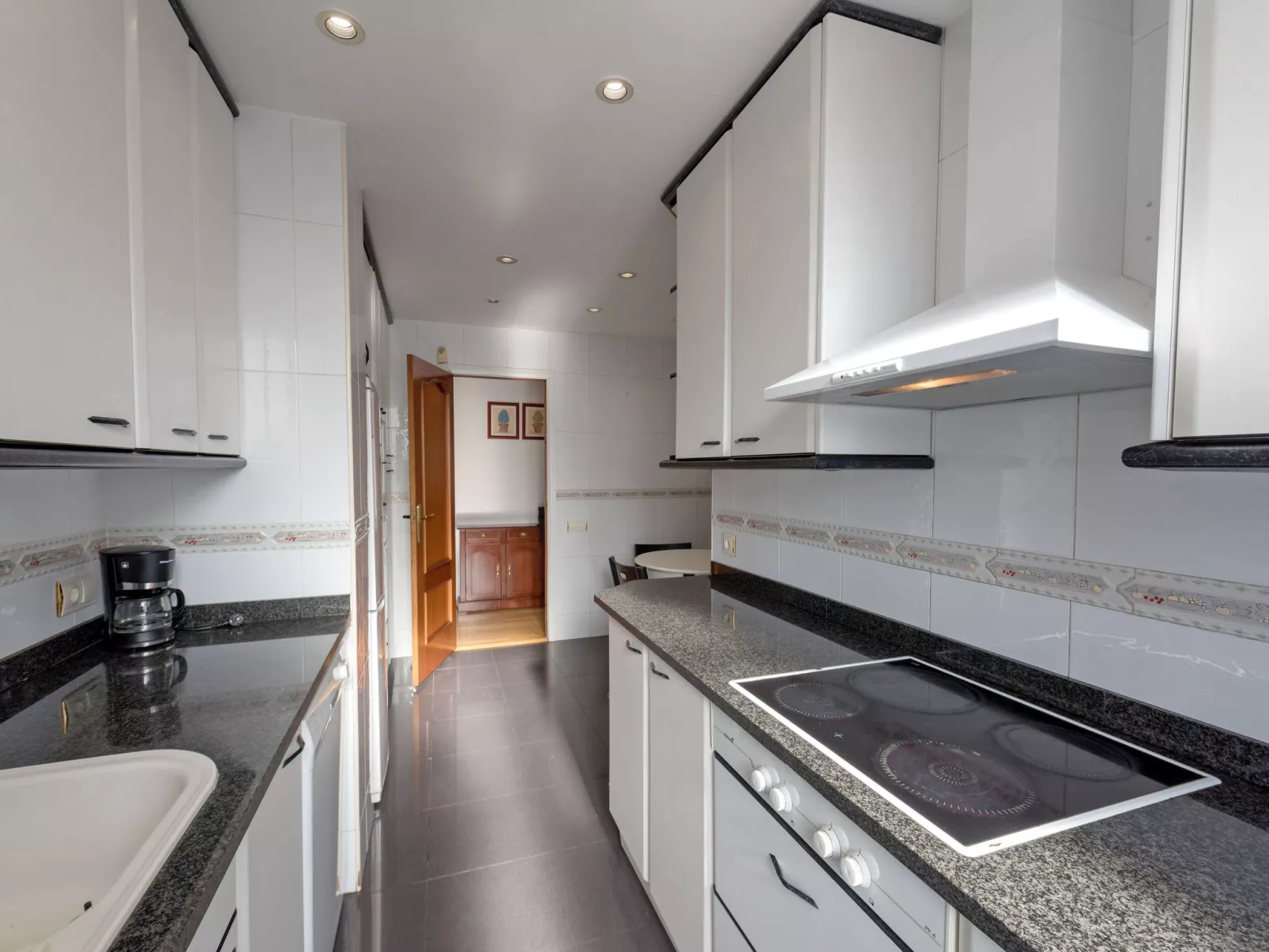 Sants-Les Corts Galileu-Inside
