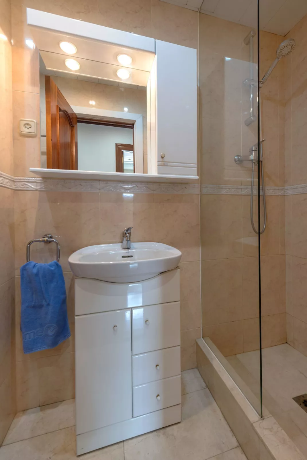 Sants-Les Corts Galileu-Inside