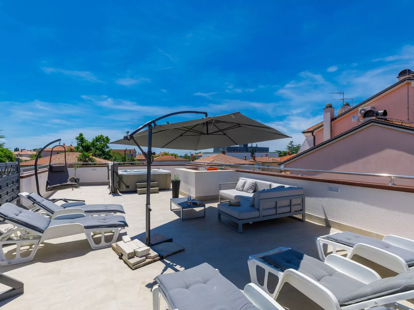 Villa Alpa-Outside