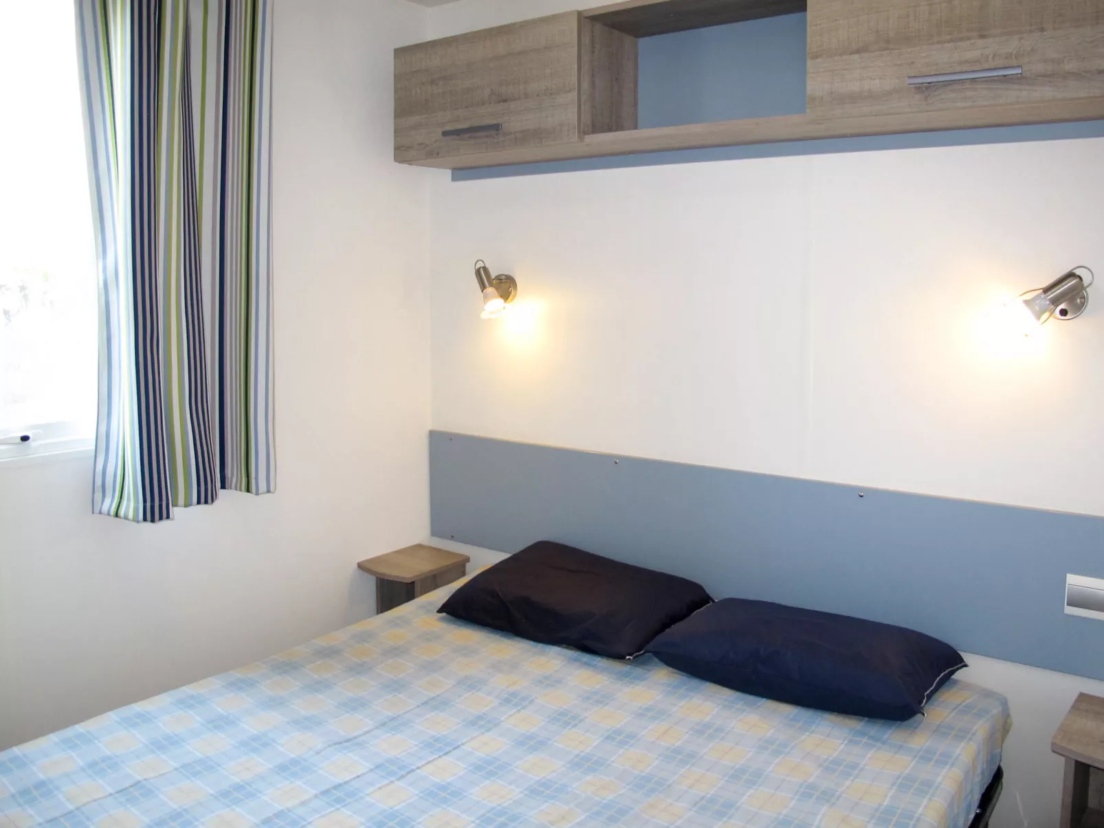 Camping Butterfly-Drinnen