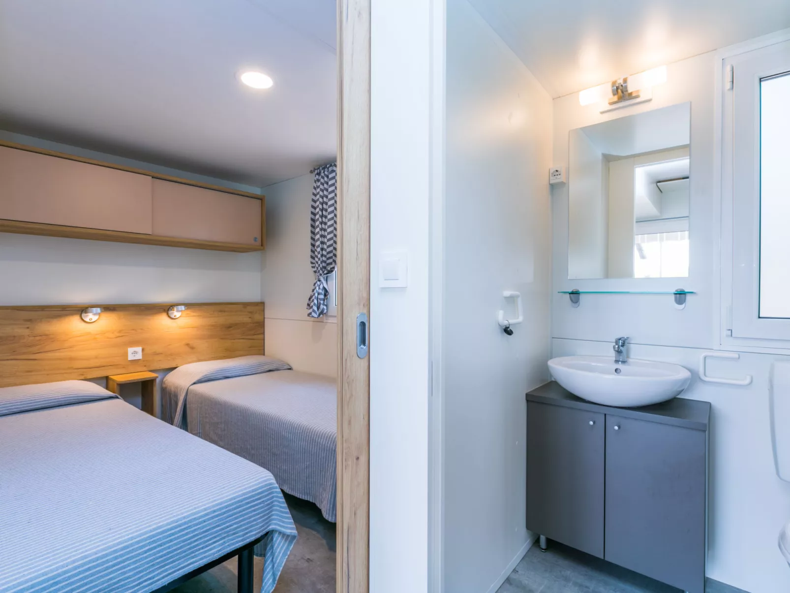 Adria Home (GDO203)-Inside