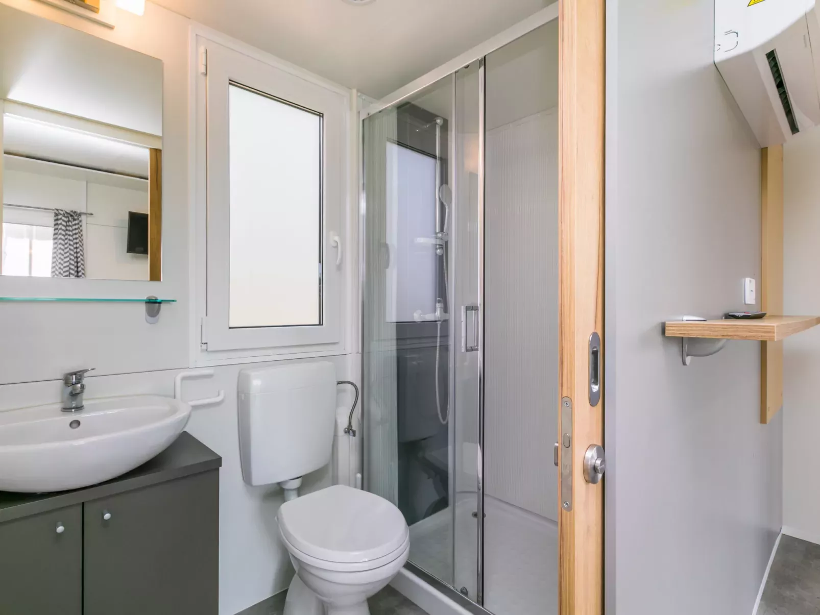 Adria Home (GDO203)-Inside